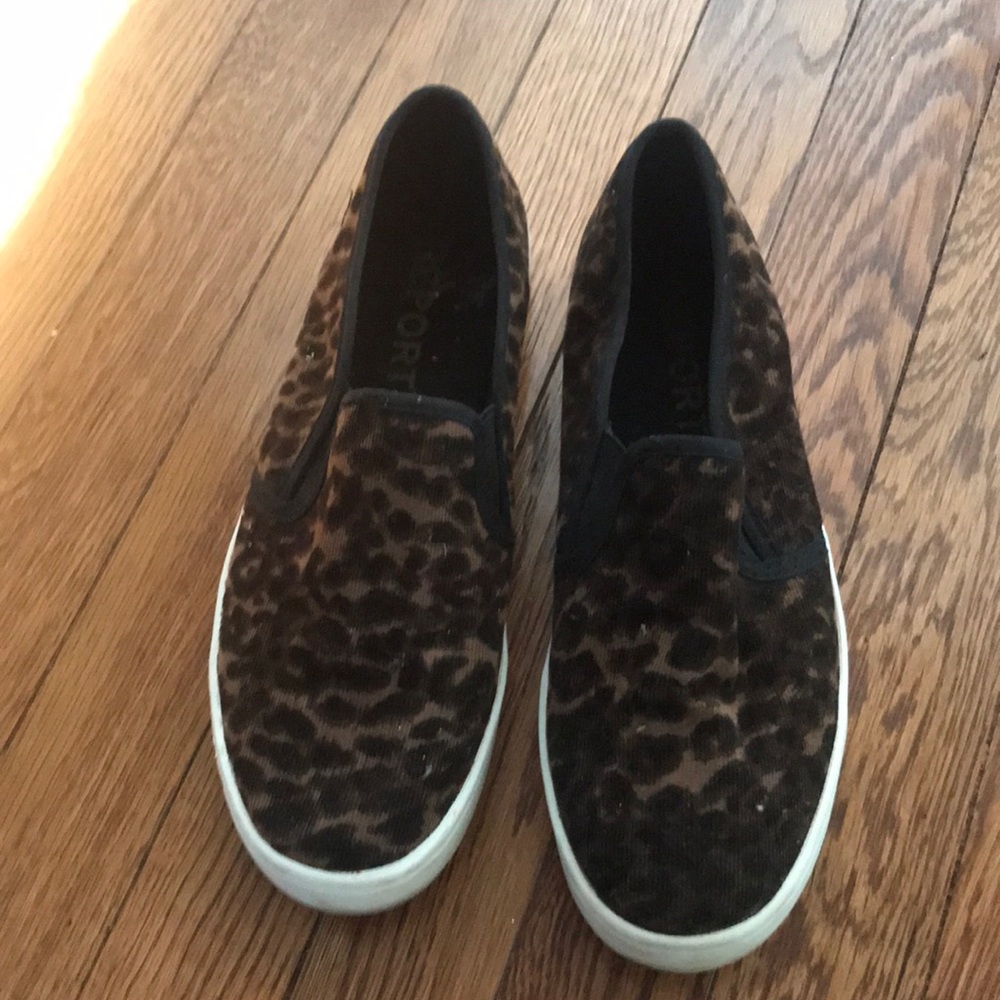 Report leapord print slip on sneakers